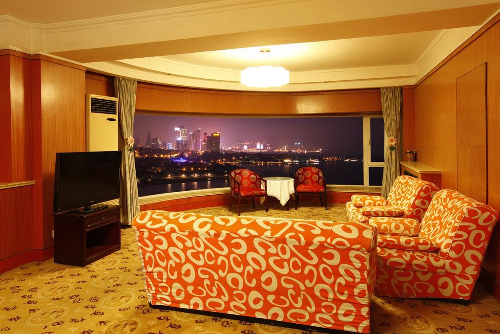 Donghai Grand Hotel Qingdao Habitación foto